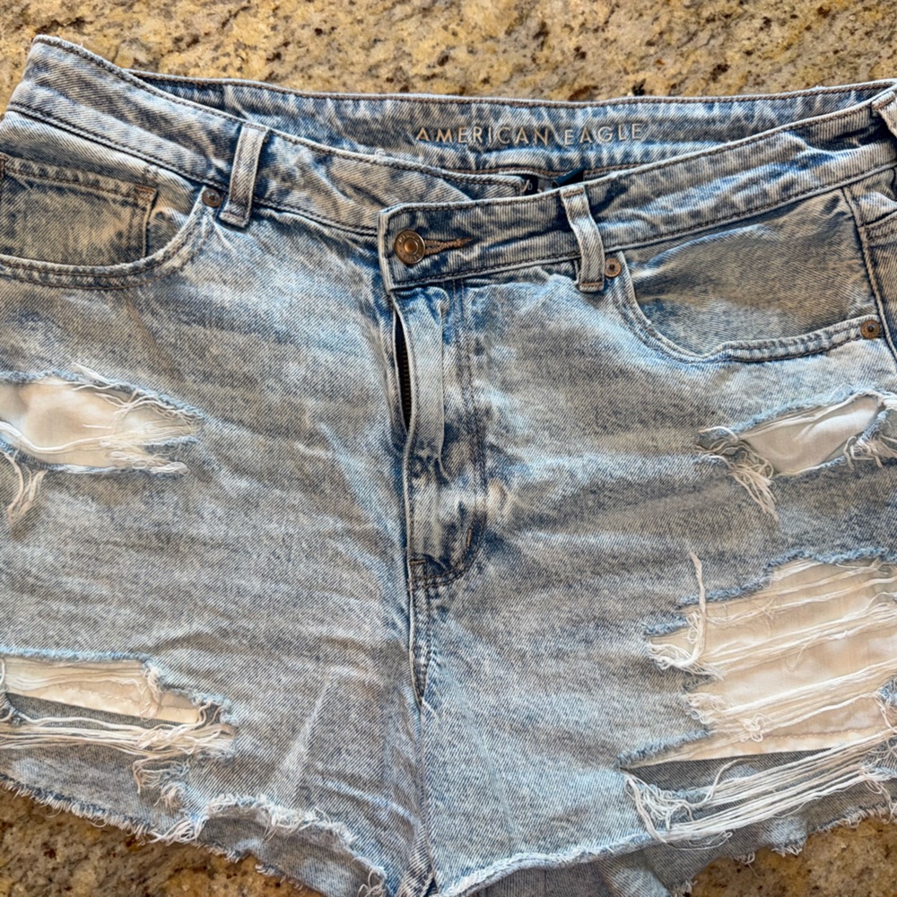American Eagle Strigid Distressed Denim Shorts size 14